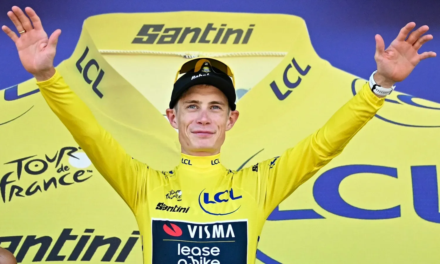 Vingegaard Seizes Yellow in Barcelona Opener