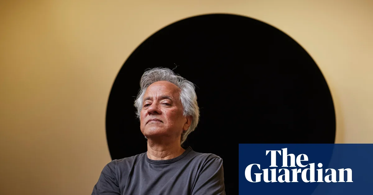 Anish Kapoor calls for US exclusion from Venice Biennale over hate-filled politics