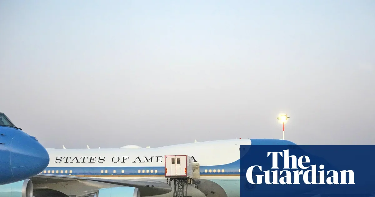 Trump’s secret Iran-threat flight allegedly hidden behind catering-cart maneuver
