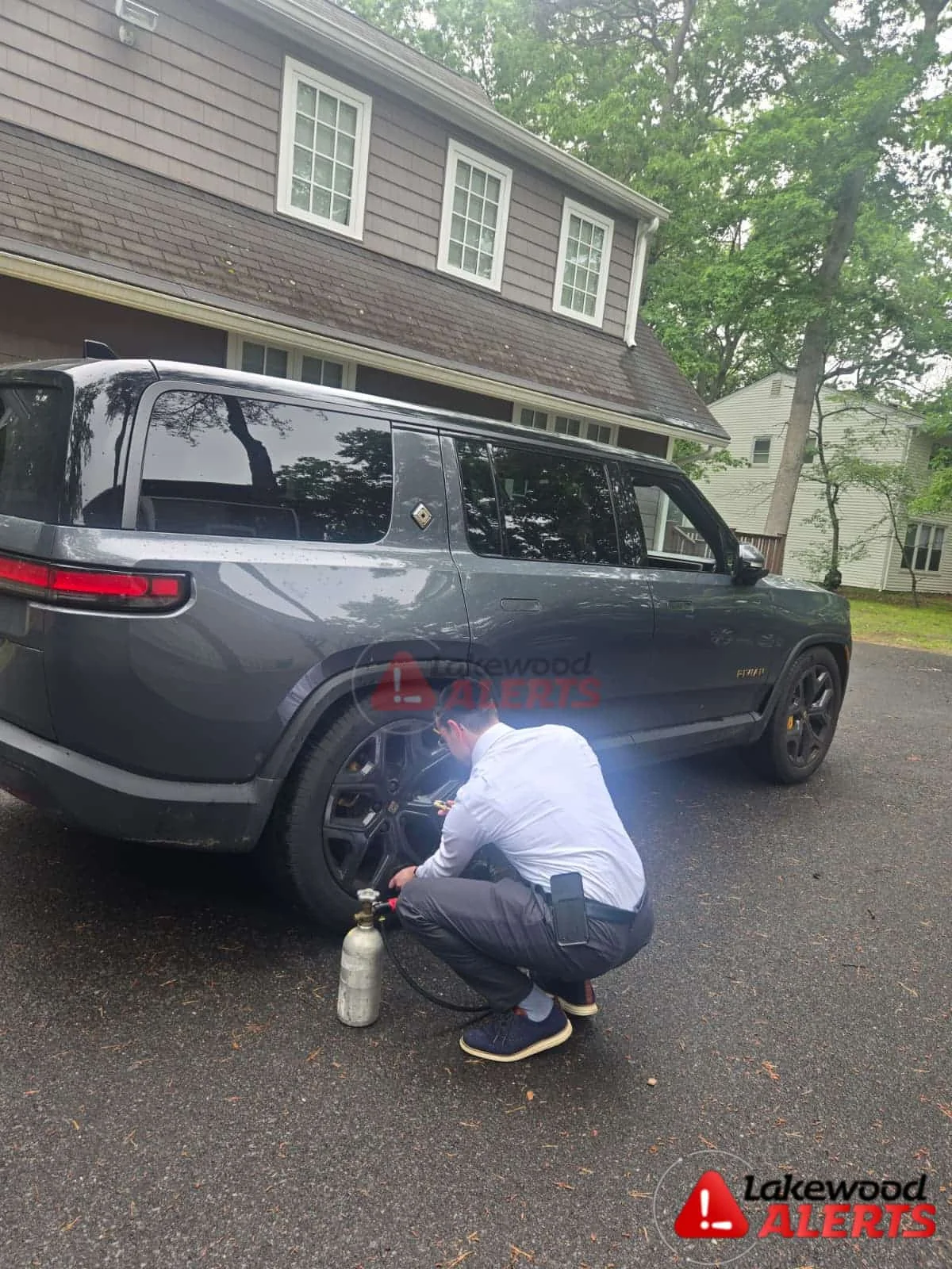 Groom-to-be Delays His Wedding to Help Stranded Driver