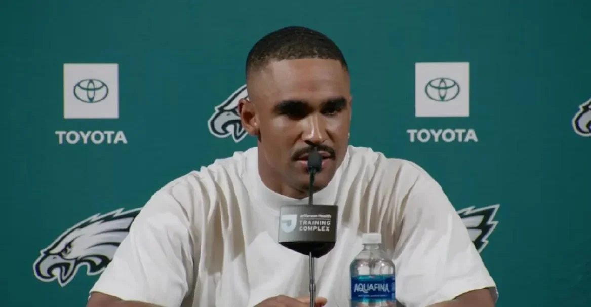 Hurts Keeps Team-First Focus as Eagles Navigate New System