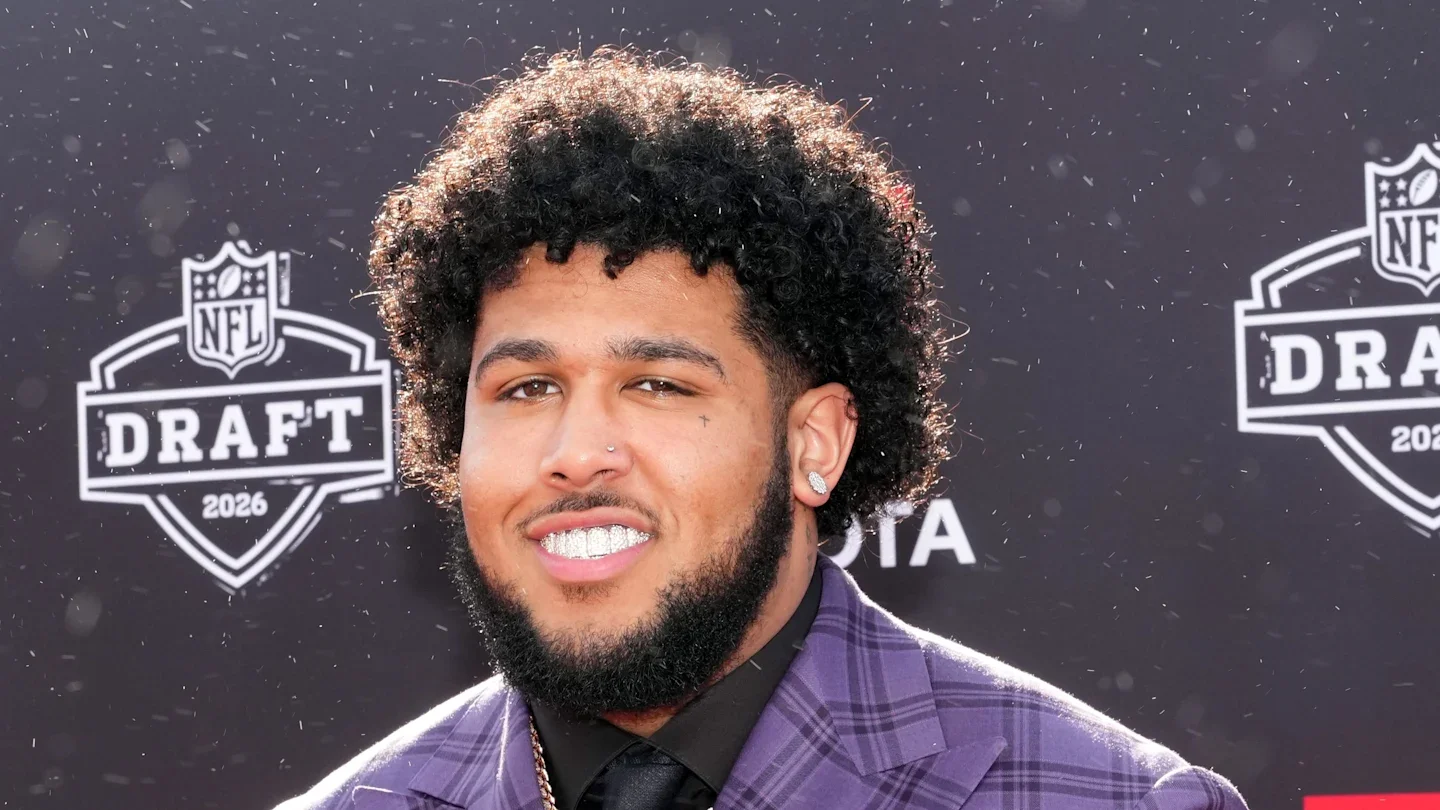 Dolphins lean on Kadyn Proctor to shield Malik Willis