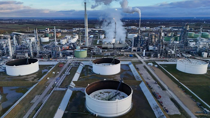 Baltic states push EU to fast-track Russian oil ban
