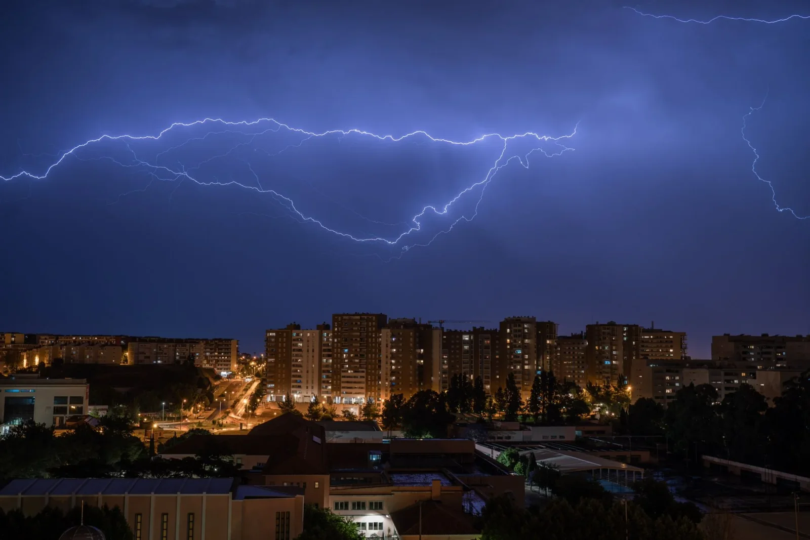 The 90-Second Sunstorm That Plunged Quebec Into Darkness—and Redefined Grid Risk