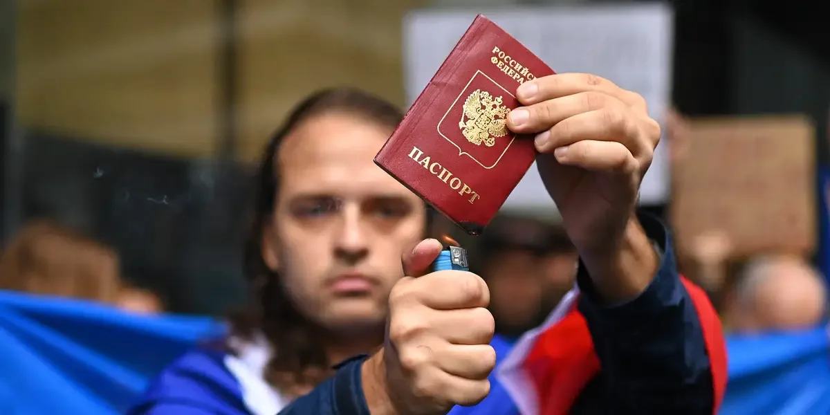 Russia's Passport Ultimatum for Ukrainians: UK Intel Exposes Tactics
