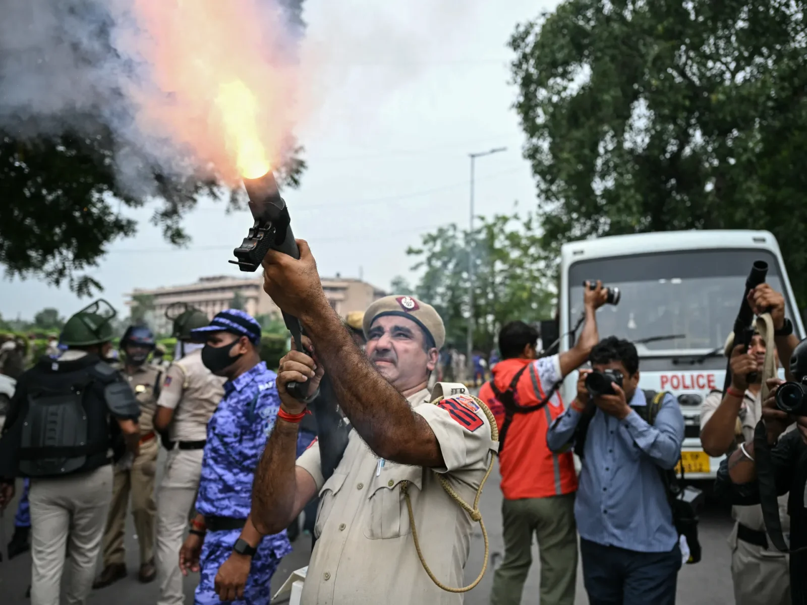 Mass march by Cockroach movement meets police crackdown at Delhi Parliament