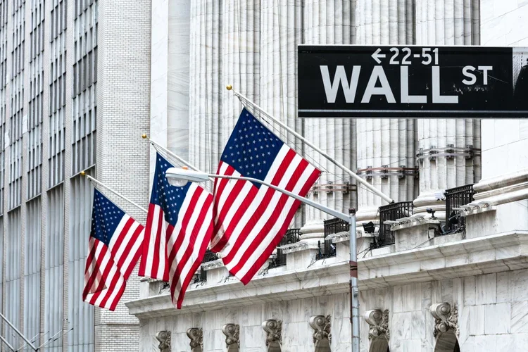 Stocks tumble as earnings disappoint and recession fears rise.