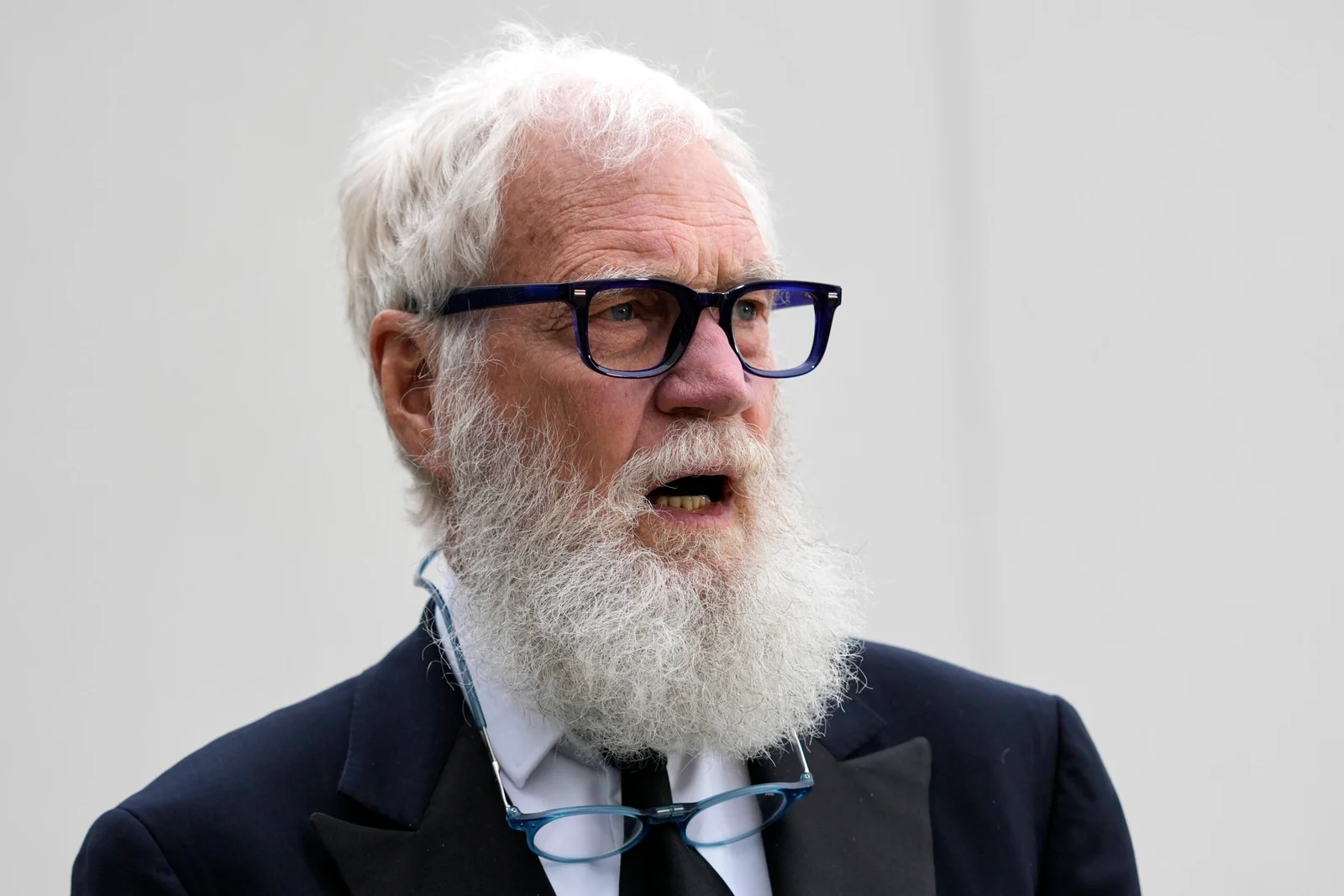 Letterman Slams CBS Bosses as Colbert’s Finale Approaches