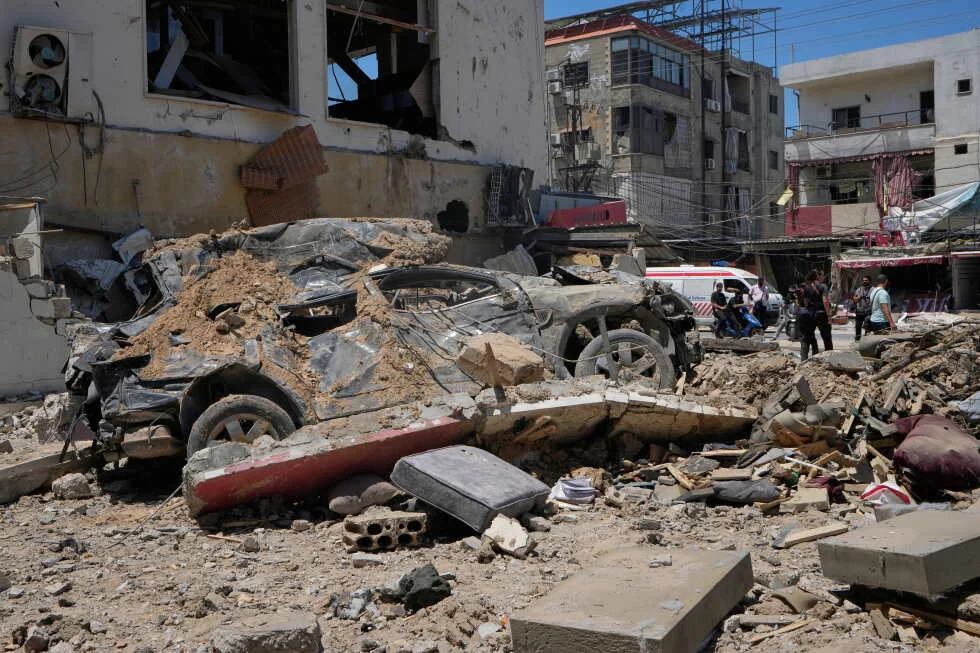Lebanese Army Pulls Back as Israeli Forces Push Near Border