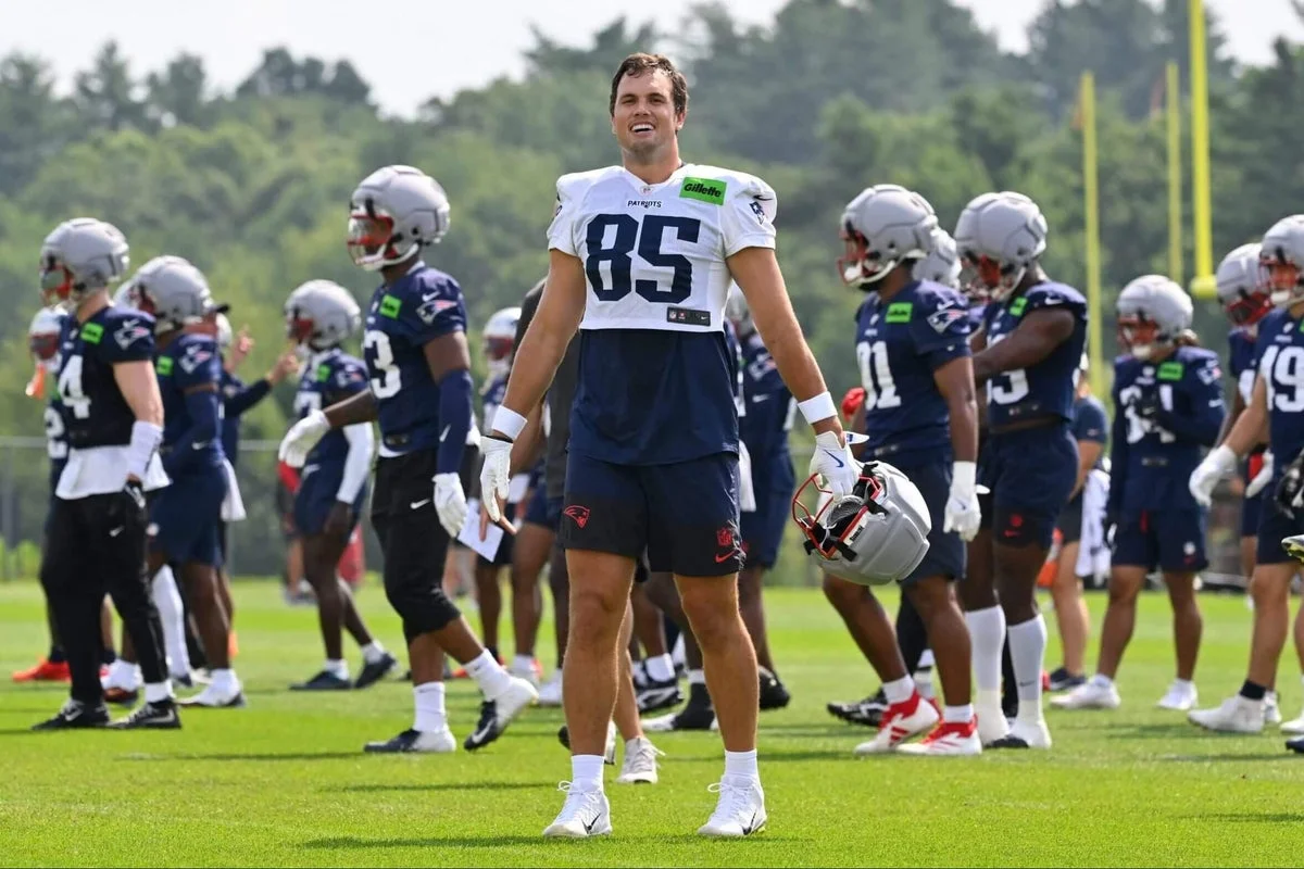 Patriots extend Henry to a two-year, $16 million deal through 2028