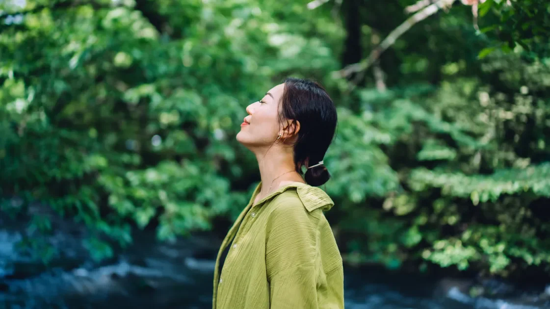 Practical Optimism: A Learnable Path to Thriving Beyond Adversity