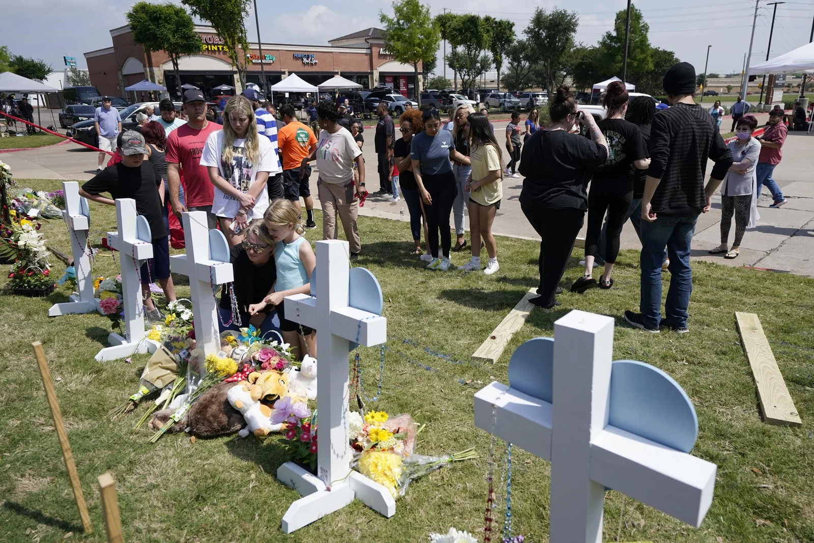 Investigation reveals far-right ties of hero officer in Allen mall shooting.