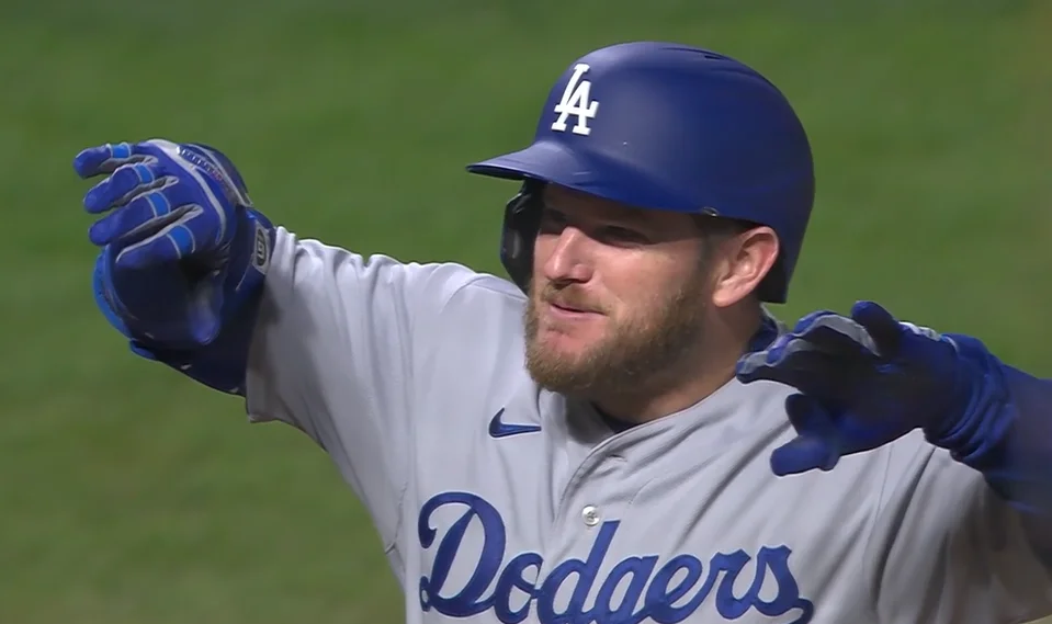 Max Muncy's Home Run Spree Against Giants Leads Dodgers to Victory.