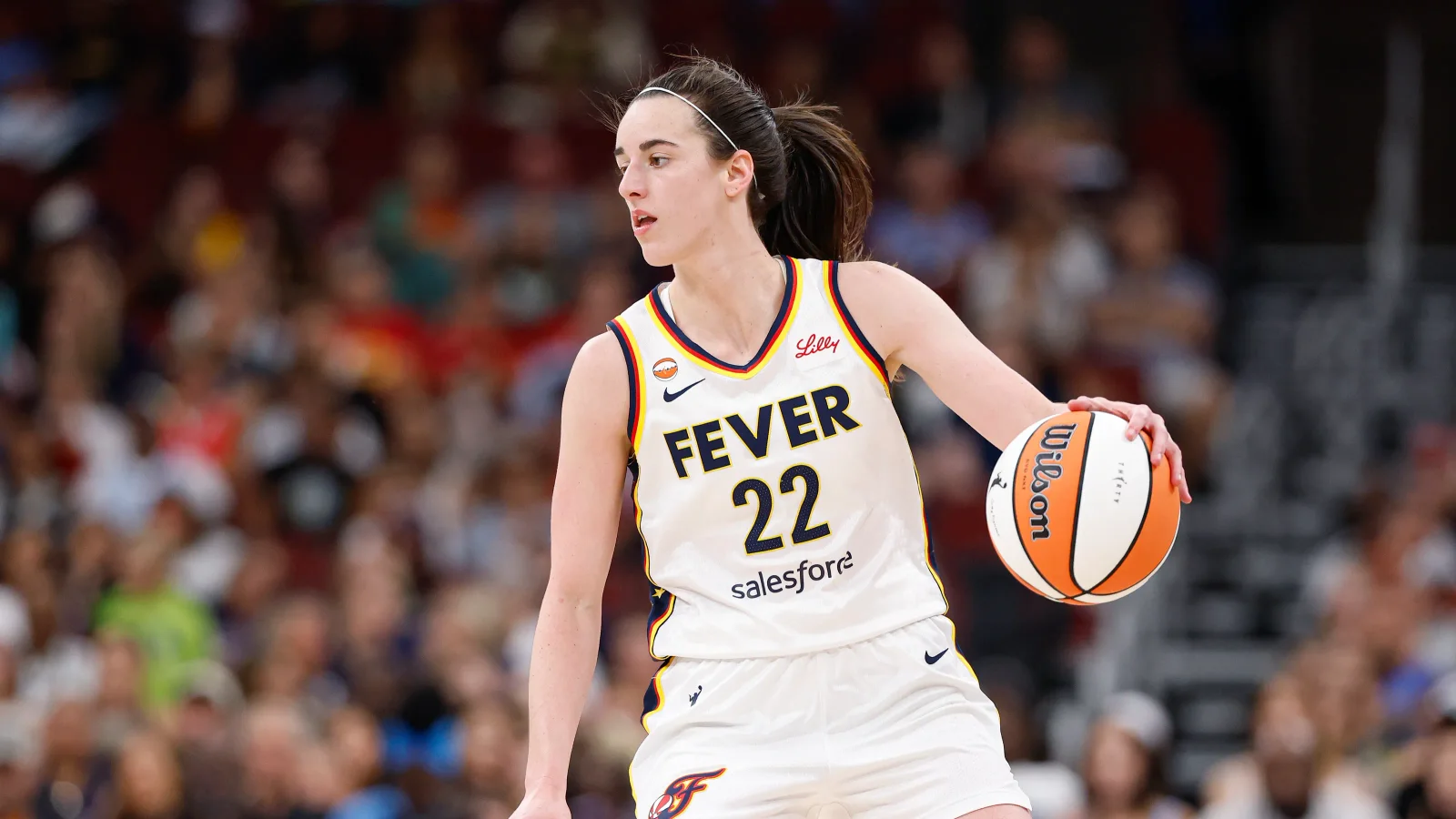 Clark stands by Fever coach amid boos over foul controversy