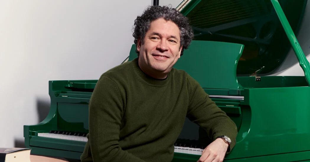 Dudamel Takes Command as Fall Classical Season Opens