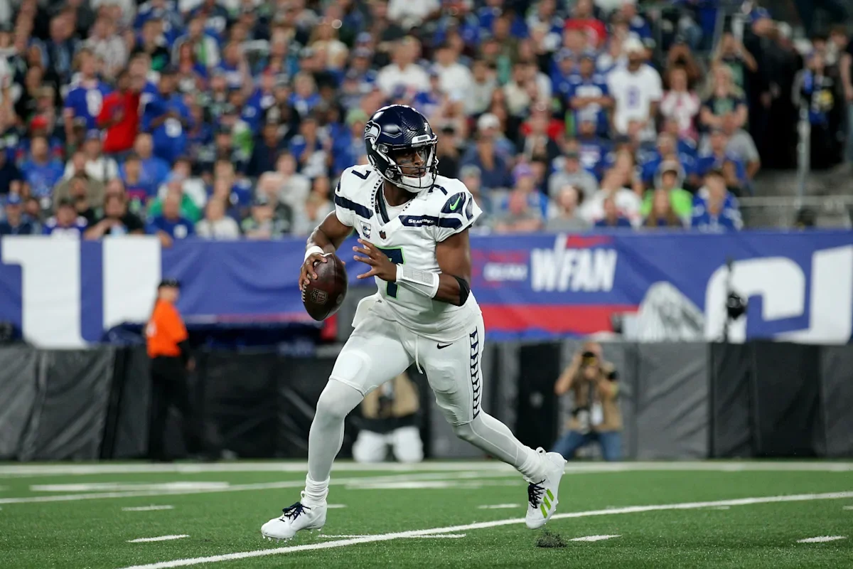 "Seahawks' Geno Smith leads dominant victory over Giants on Monday Night Football"