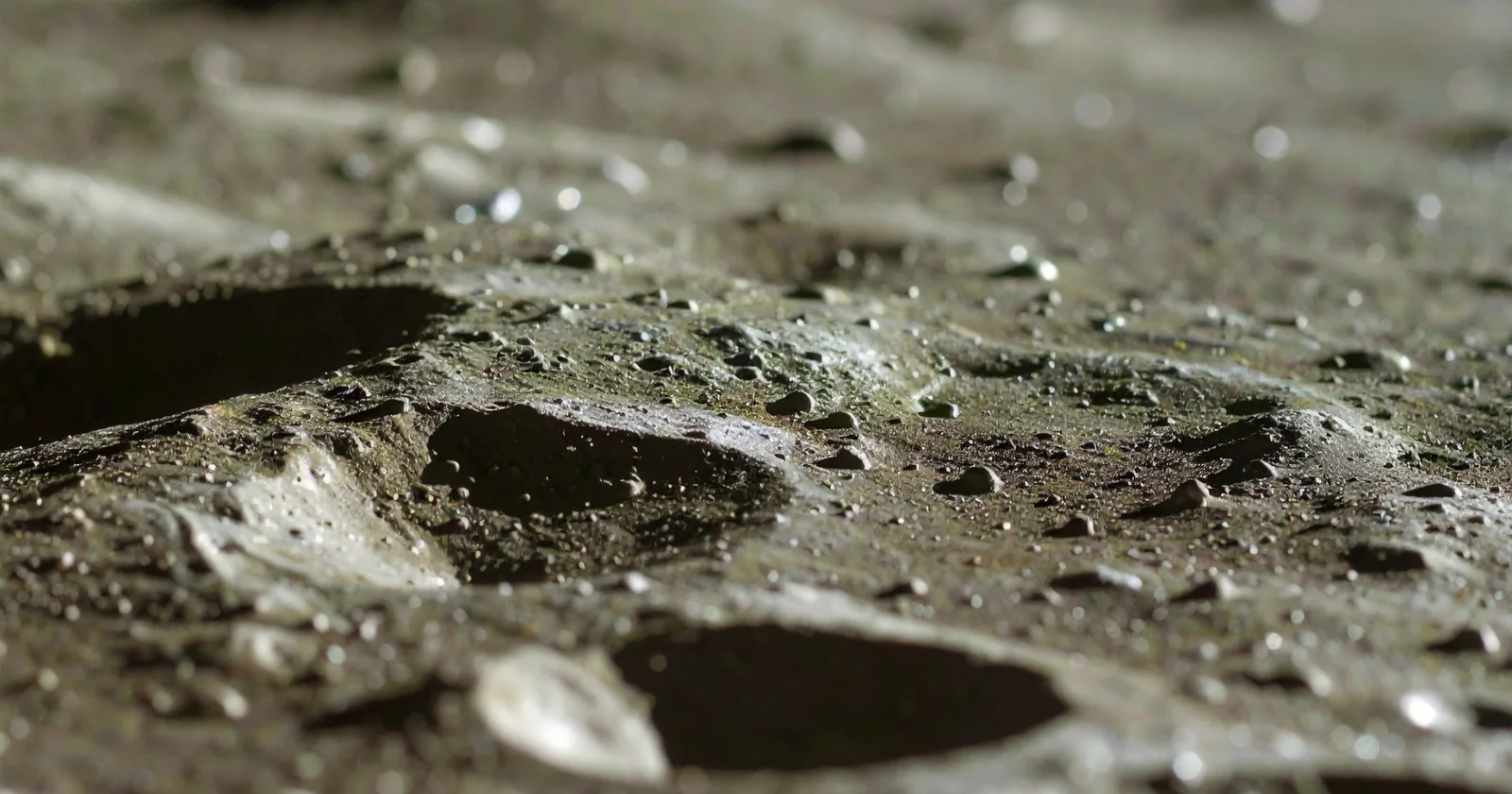Moon Dust Smell: Apollo Astronauts’ Gunpowder Scent That Fades Before Earth Arrival