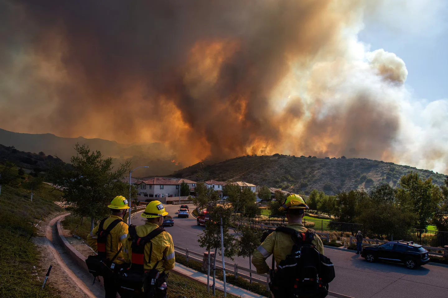 Wind-Fueled Sandy Fire Forces LA-Area Evacuations
