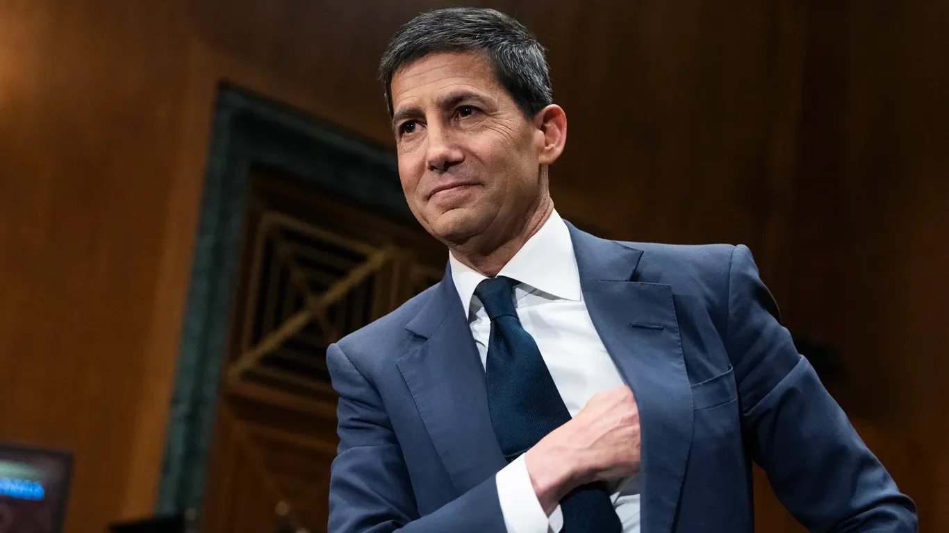 Warsh Takes Fed Chair, Promises Broad Reforms Amid Persistent Inflation