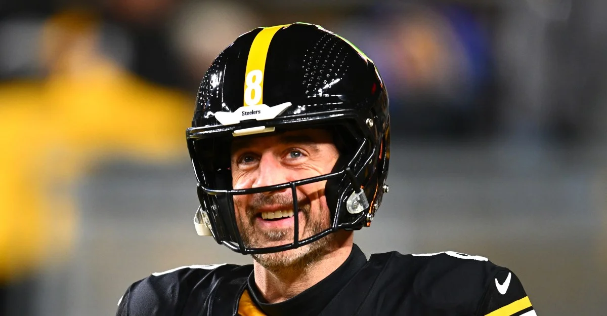 Steelers use rare tender to keep Aaron Rodgers in play for 2026 season