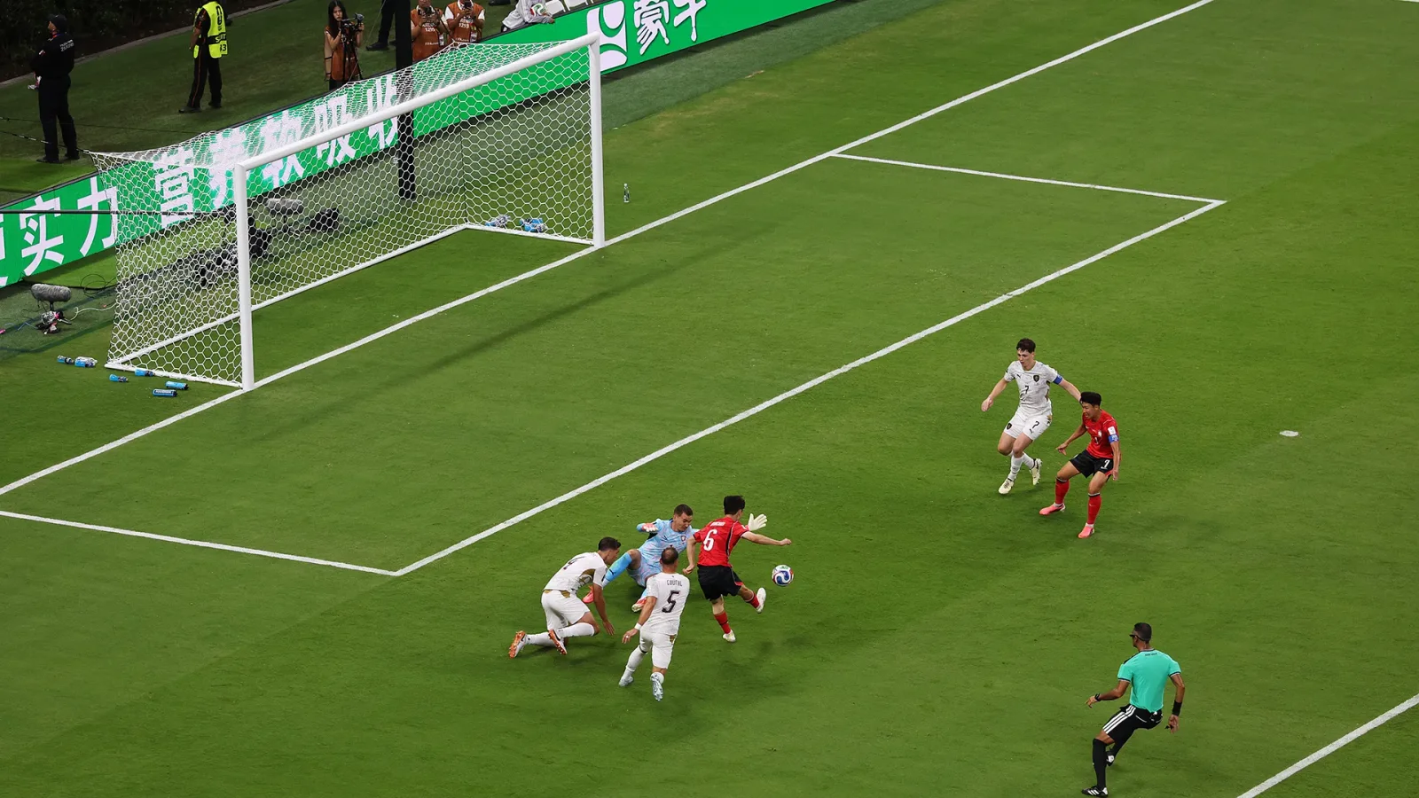 Korean Flair Edges Czech Tactics in World Cup Opener
