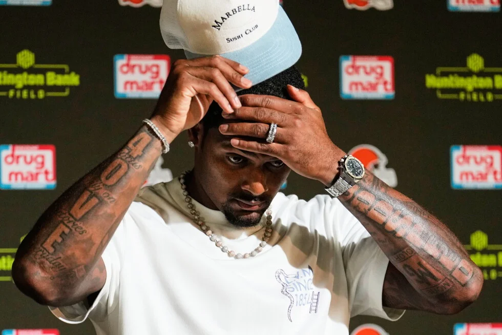 Watson: Browns fans' booing was disrespectful, but he feels love on the road
