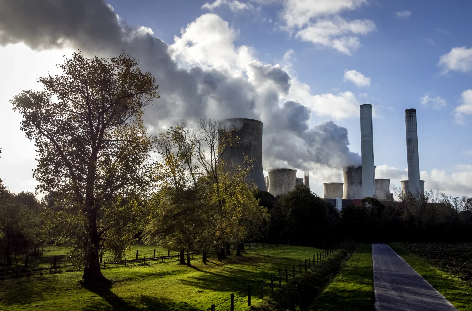 Carbon dioxide levels reach new peak with alarming growth rate.