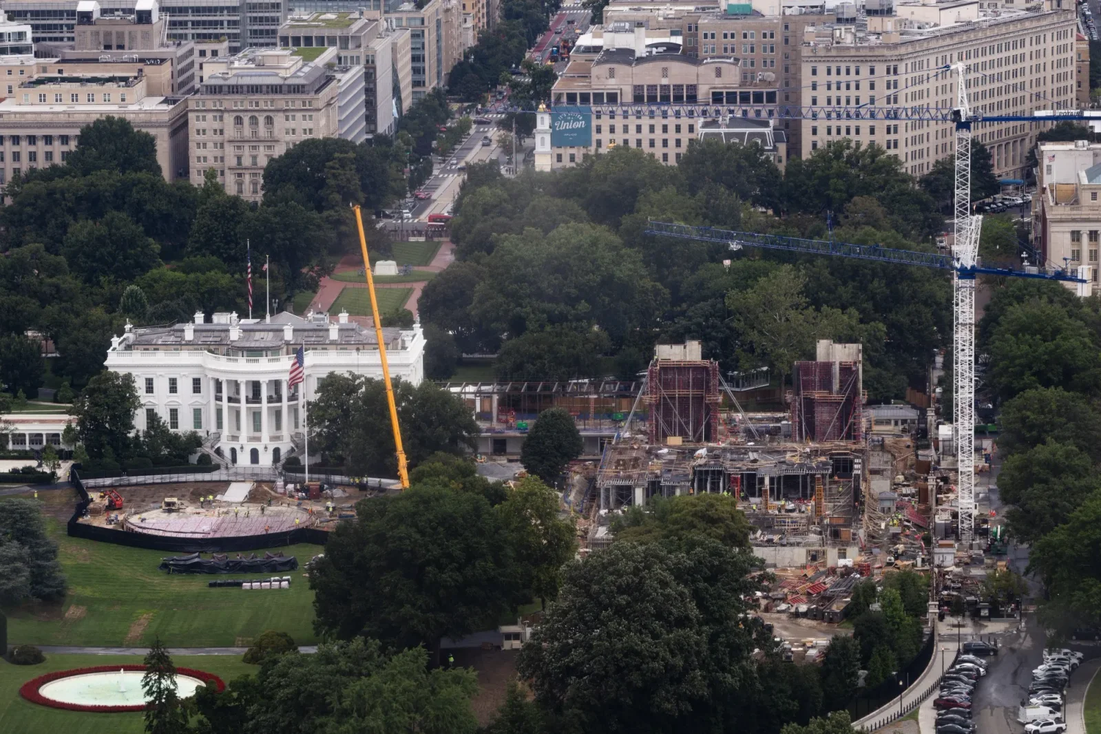 Roberts Lets White House Ballroom Work Continue Ahead of Court Ruling