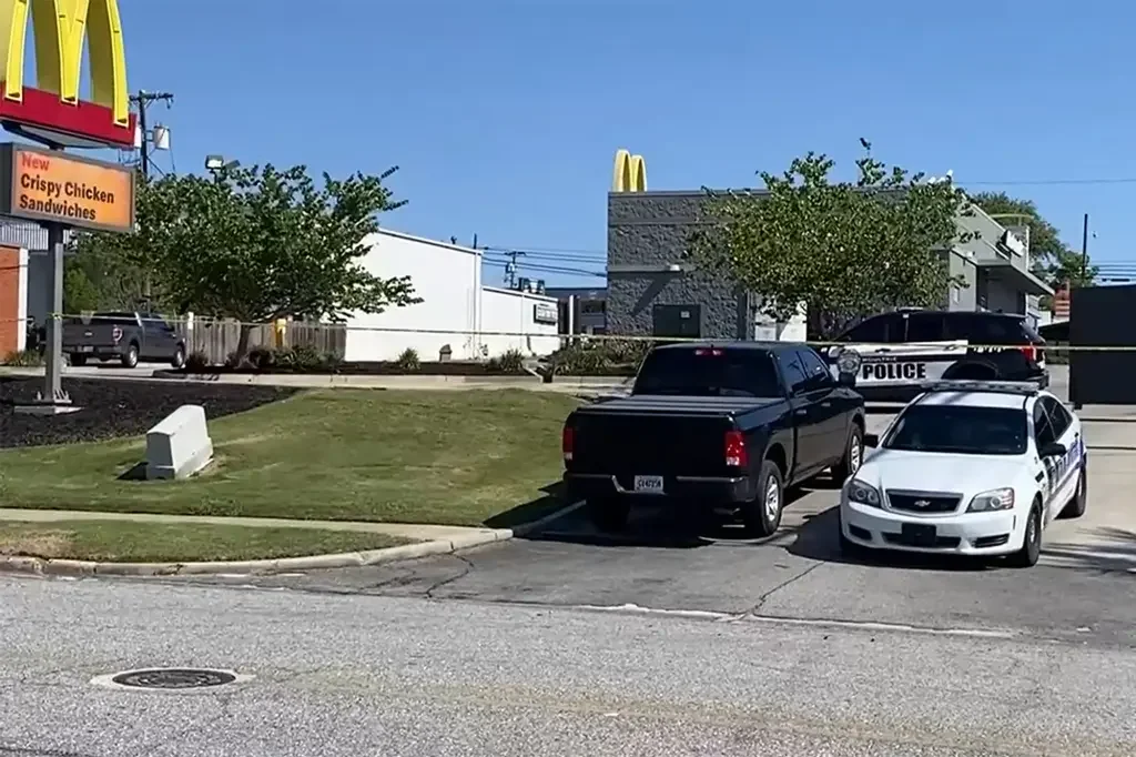 Multiple crime scenes in south Georgia leave 2 dead.