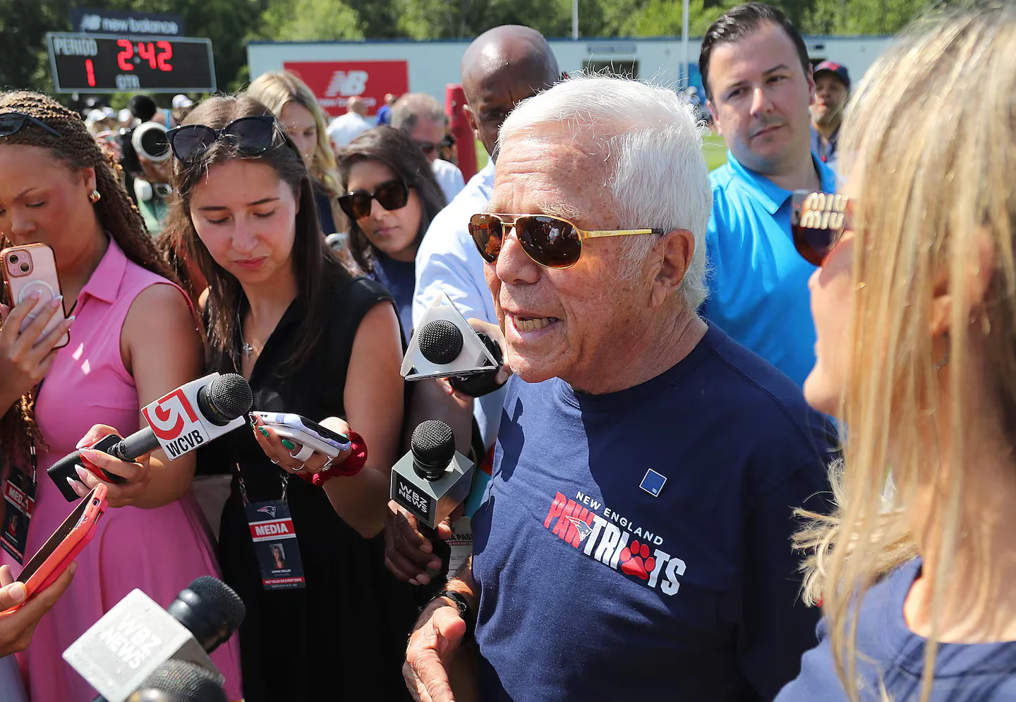 Kraft’s Public Remarks Spark Debate Over Gonzalez Contract Talks