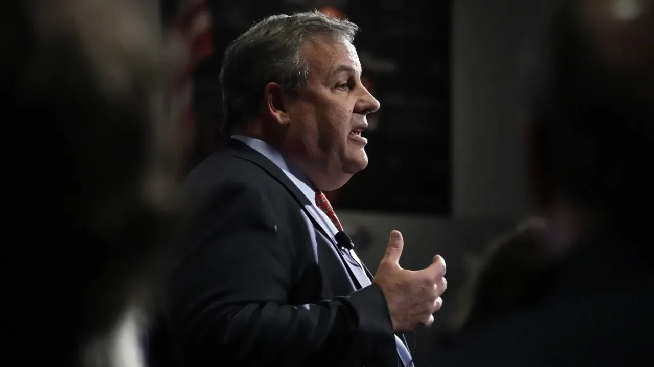 Christie Criticizes Trump's Foreign Policy Approach, Cautions Against Putin's Favor