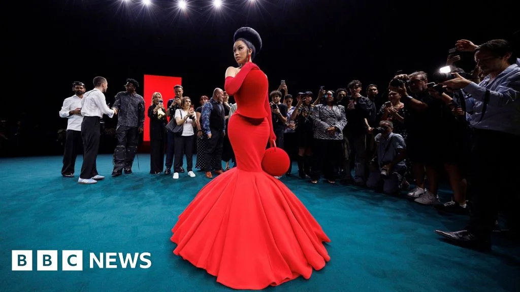 Paris Couture Week 2026 dazzles with transformative, artisanal gowns