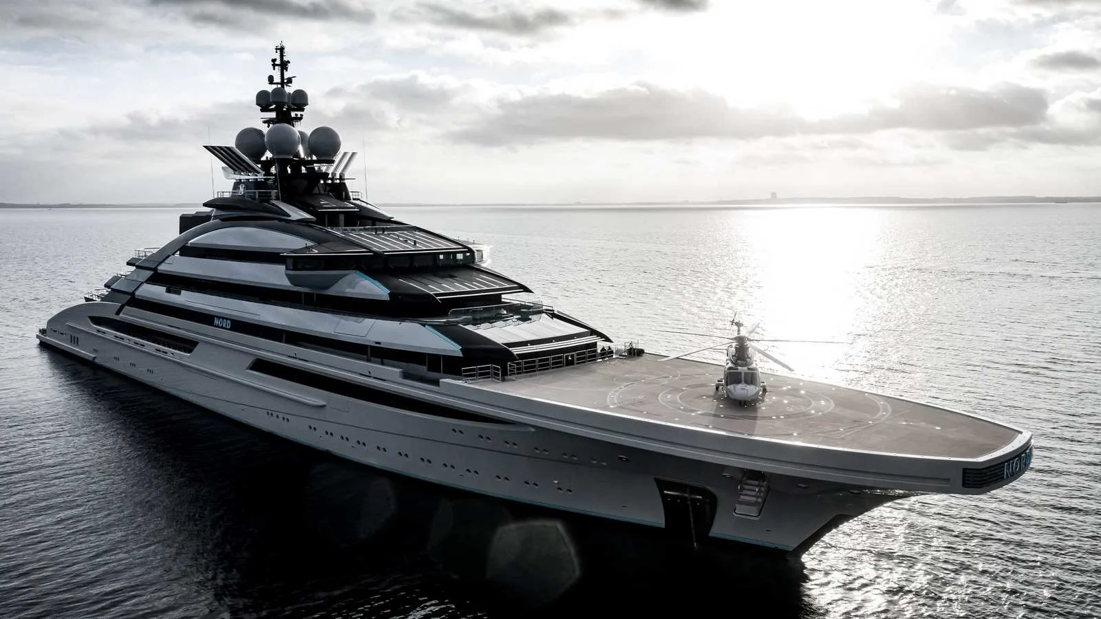 Nord's $500M Yacht Sails Through Hormuz as Tankers Huddle Nearby