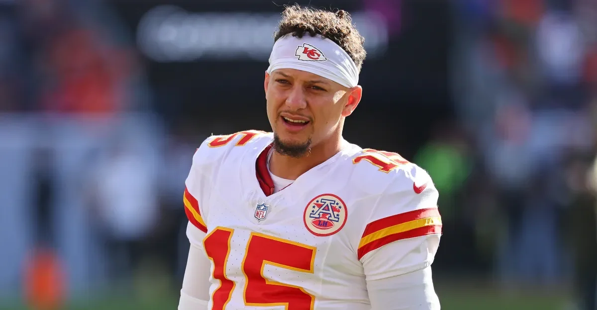 Chiefs, Mahomes strike eight-year, $63M-per-year deal through 2033