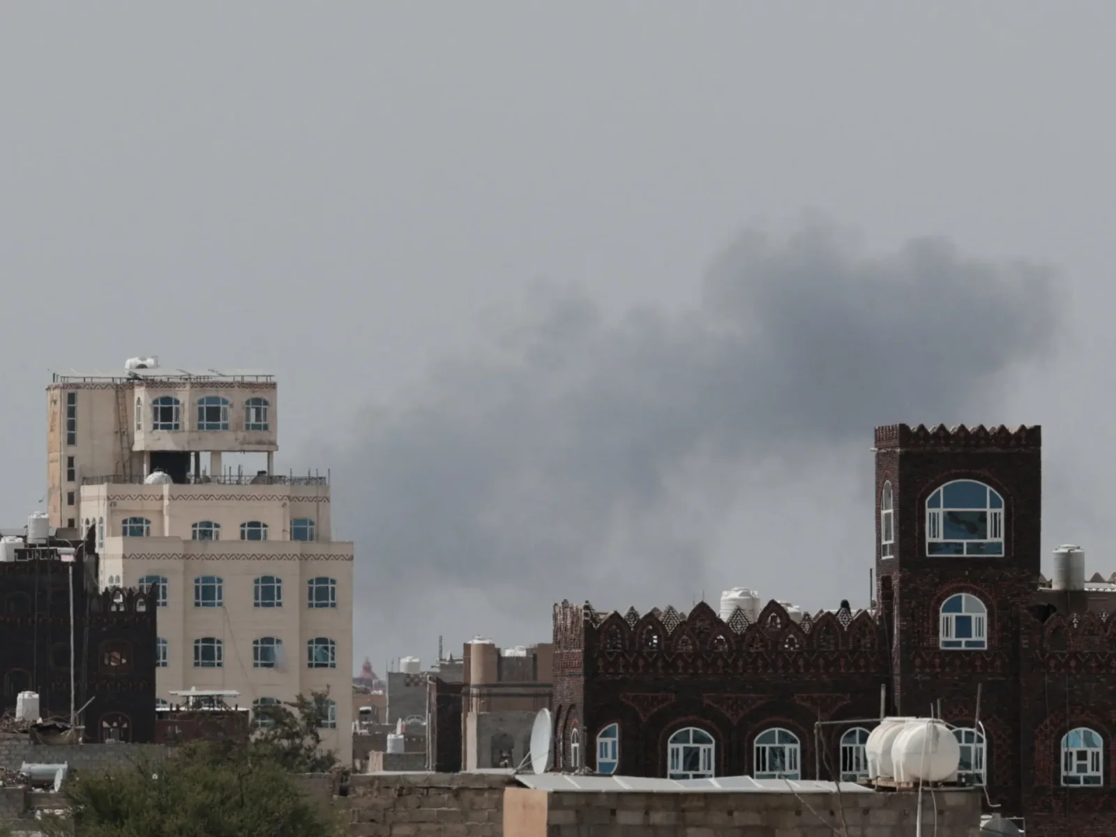 Yemen government says Sanaa airport strike aimed to block Iranian aircraft