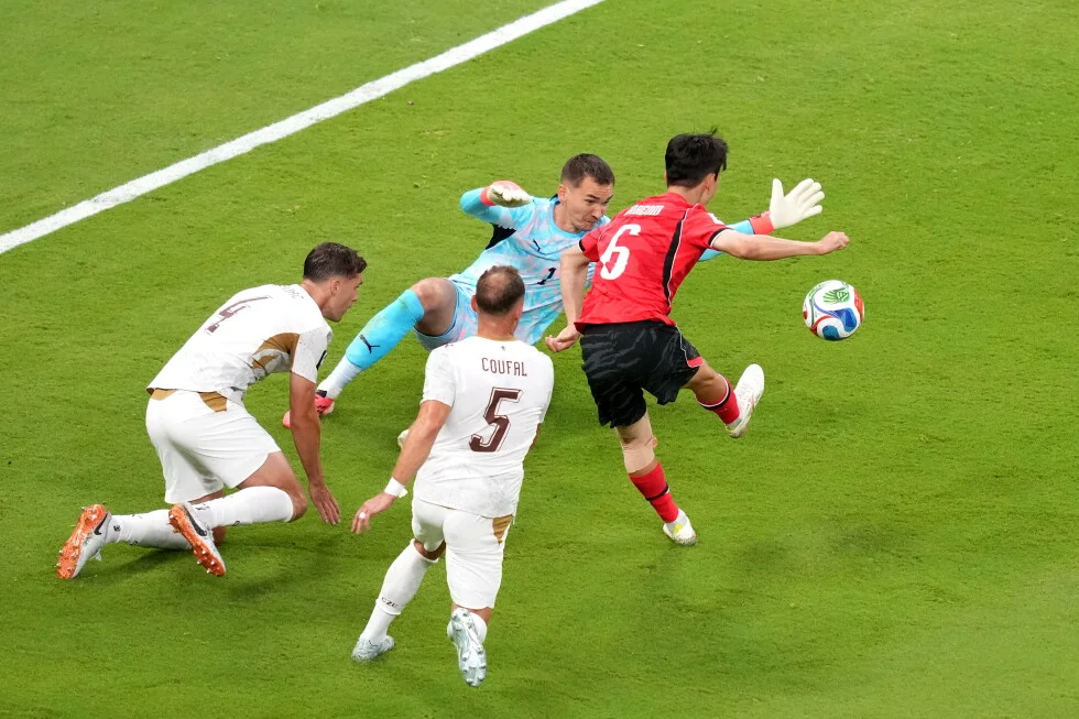 Korea grinds out 2-1 comeback win over Czechia at World Cup