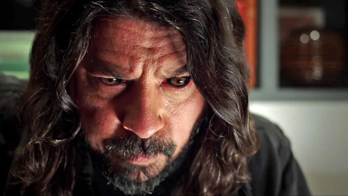 "10 Life Lessons from Dave Grohl's 40 Years of Rocking"