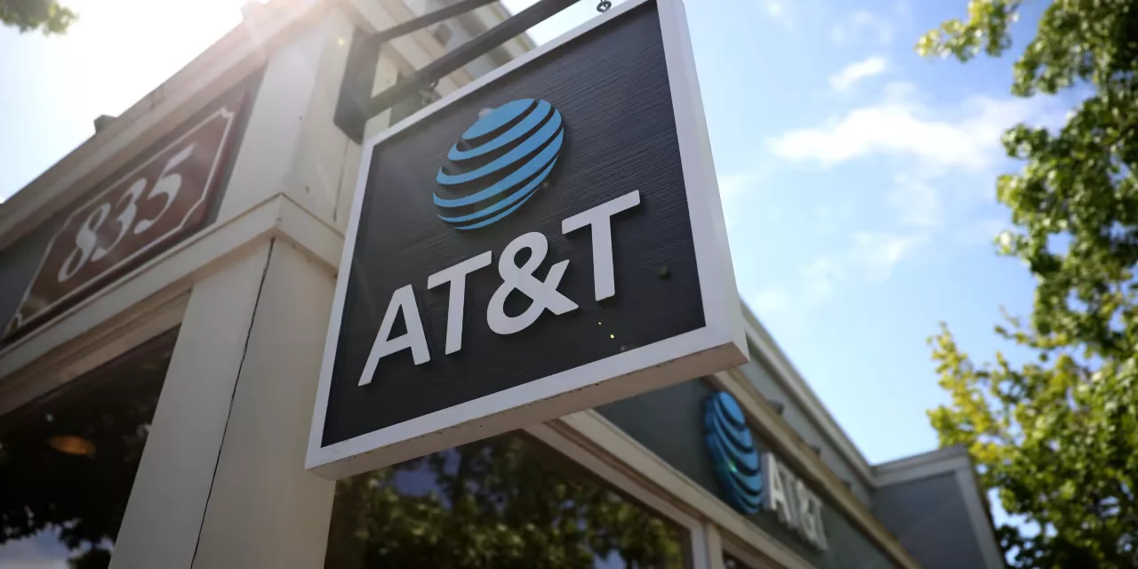 AT&T's Post-Earnings Plunge Prompts Contrasting Views from Analysts.