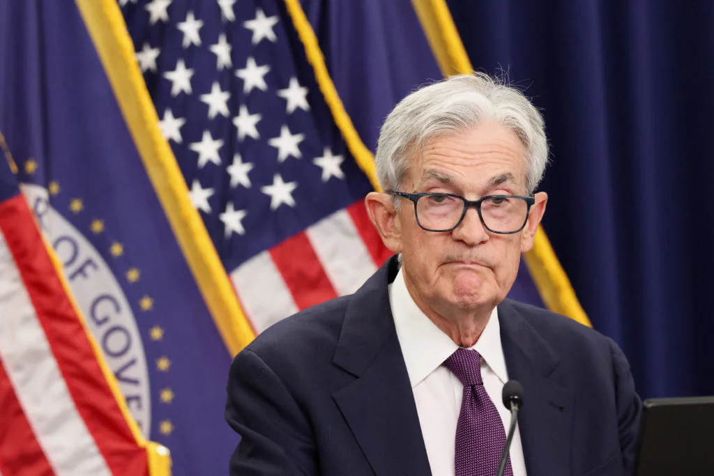 Powell to Stay on Fed Board as Warsh Heads for Chair Amid Political Scrutiny