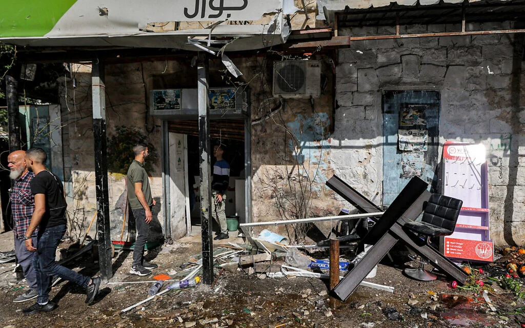 Israeli forces clash with Palestinian gunmen in Jenin raid, injuring several.
