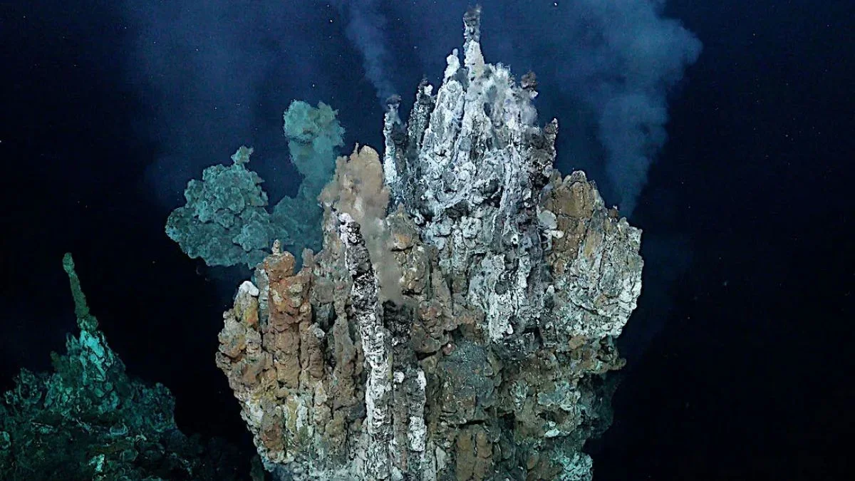 Lakes Outshine Vents as Likely Cradle for Earth's First Life