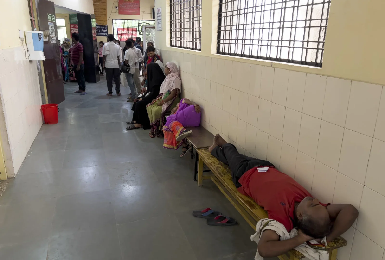 India's Elderly at Risk as Heatwave Sweeps Northern States