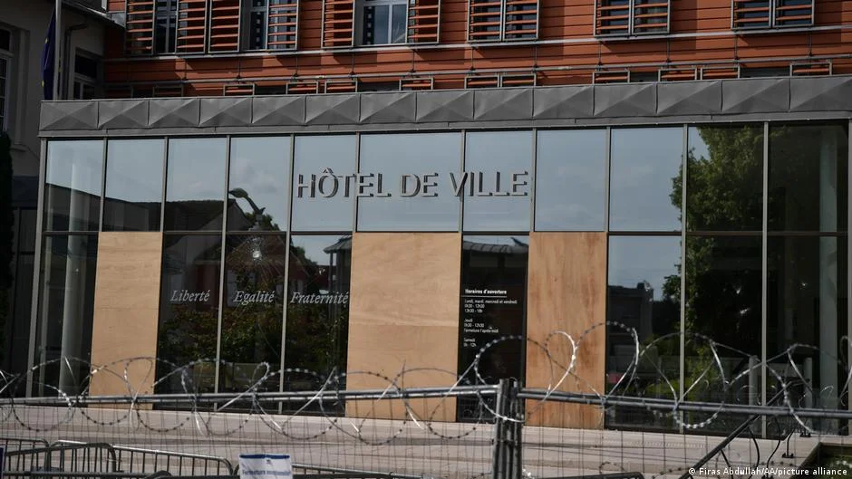 "Unrest in France: Examining the Far-Right's Potential Gain Amidst Riots"