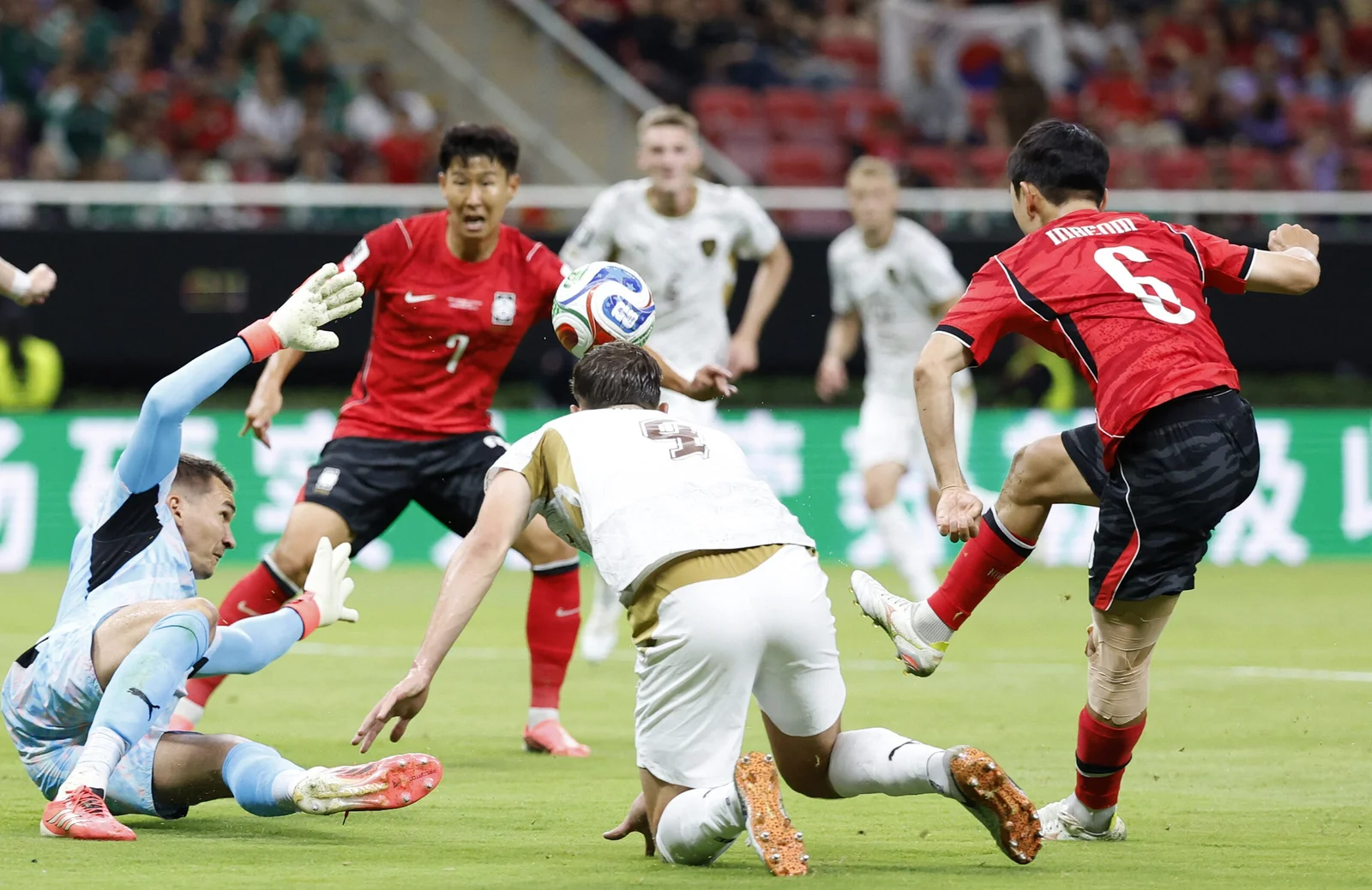 Korea rally seals 2-1 win over Czechia in World Cup opener