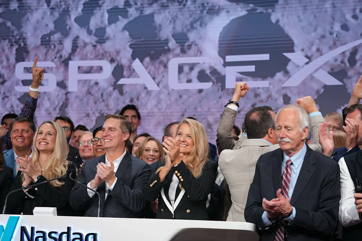 SpaceX stock cools after IPO surge as bond-financing chatter heats up