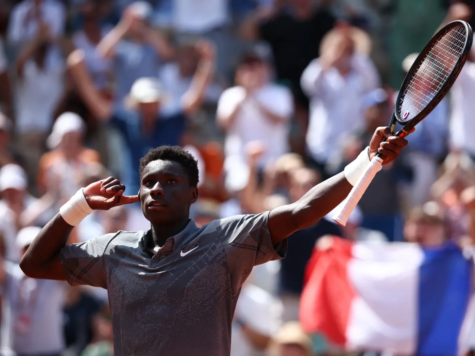 Kouame makes Roland Garros history as 17-year-old reaches the third round