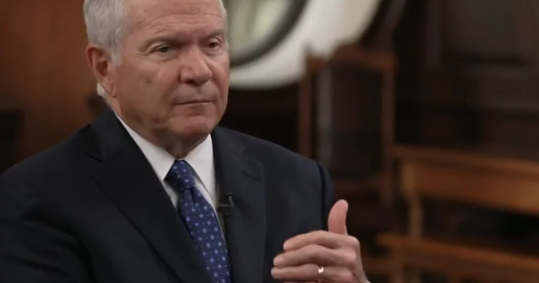 Former Defense Secretary Gates criticizes White House's slow approval of weapons to Ukraine.