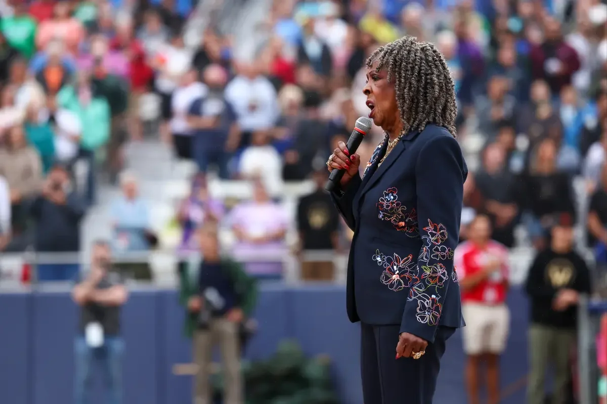 Martha Reeves: Weather and monitors hampered WPBL anthem
