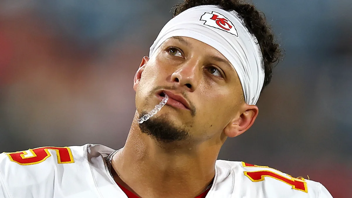 Mahomes Criticizes Chiefs' Losses Amid Playoff Challenges