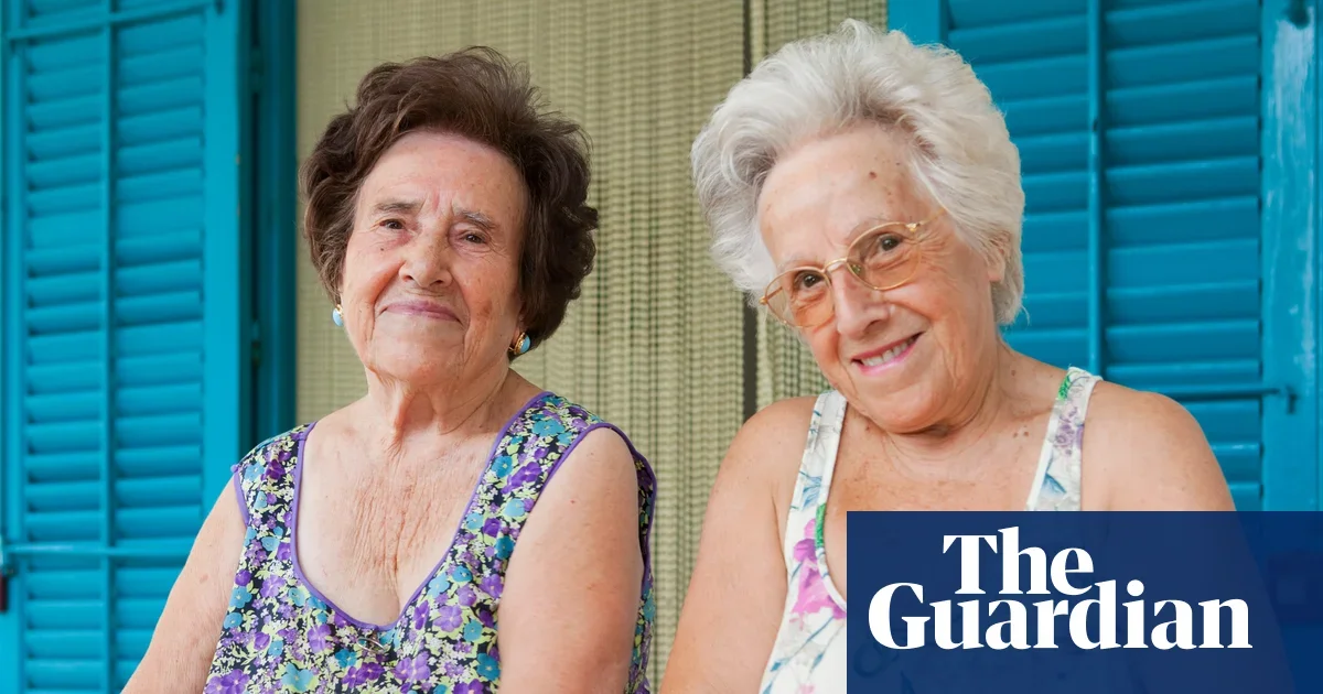 Nonnas and Longevity: Does Grandma Wisdom Extend Life?